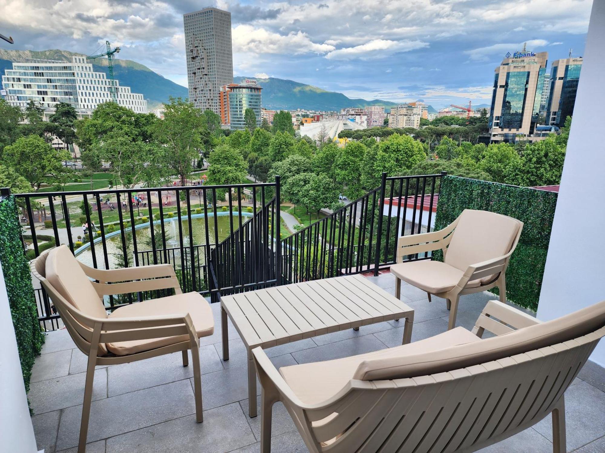 Tirana City Center Penthouse Oasis מראה חיצוני תמונה